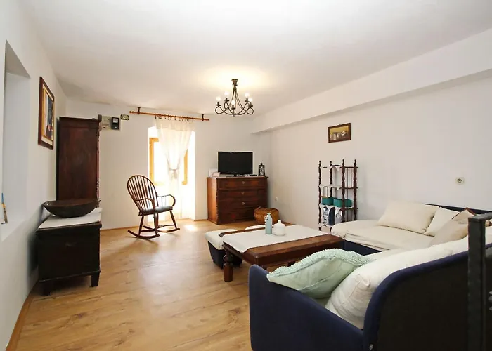 In Mit Eigenem Balkon By Interhome شقة باشْكا